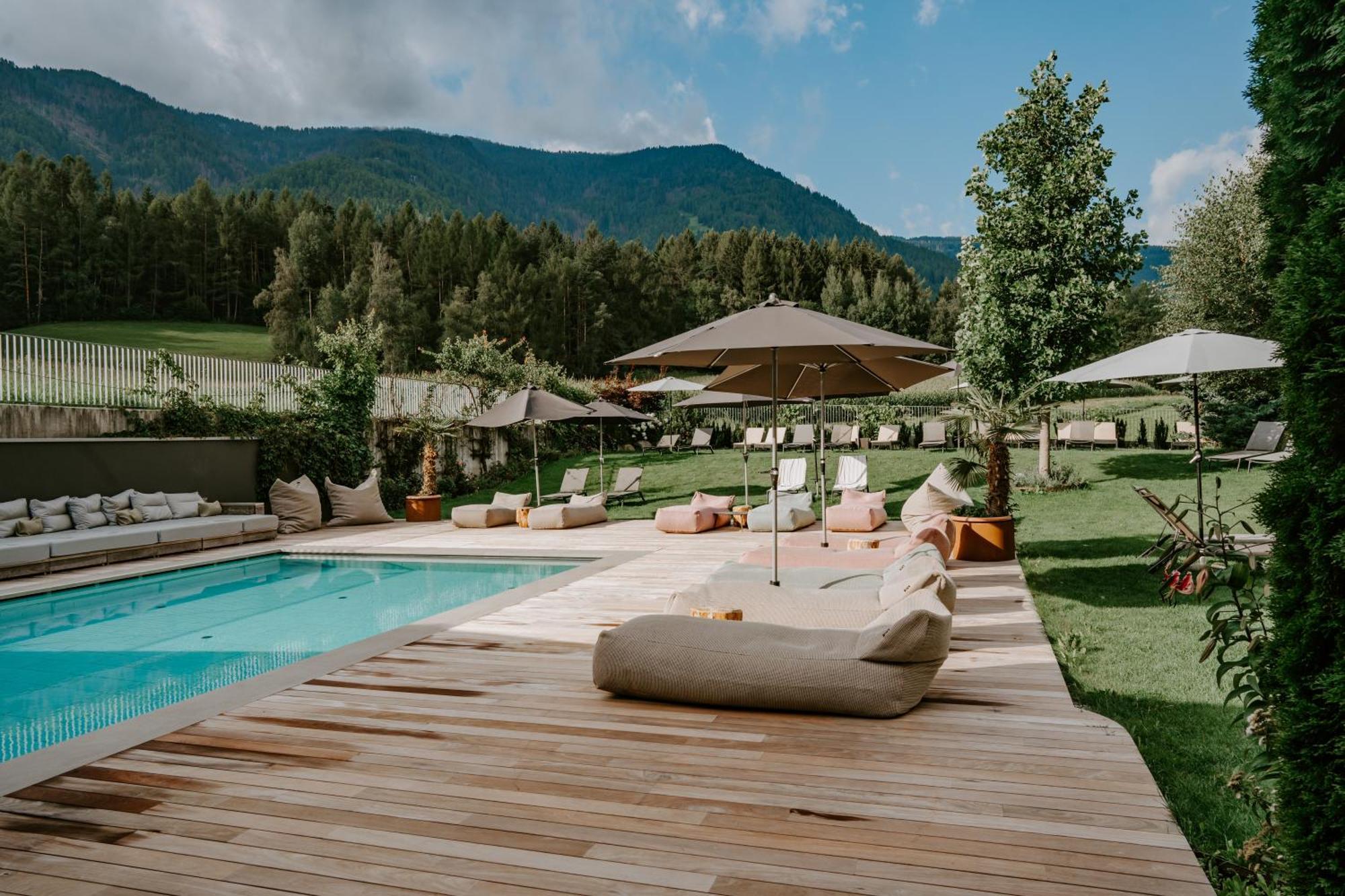 Hotel Petrus Brunico Bagian luar foto