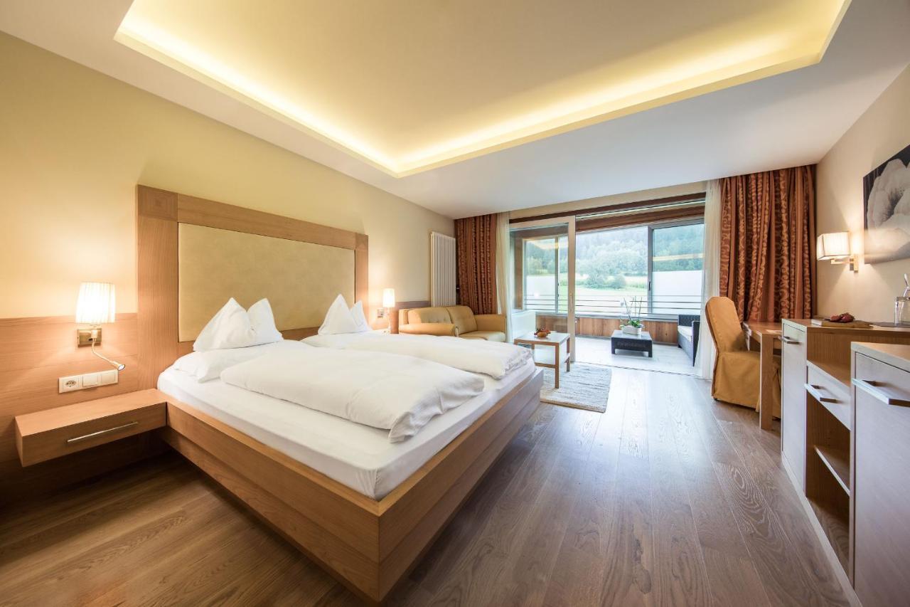 Hotel Petrus Brunico Bagian luar foto
